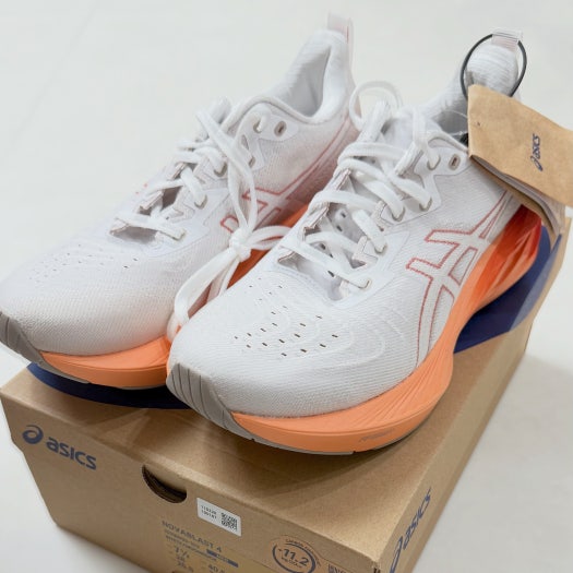 아식스 런닝화 노바블라스트 4 화이트 문락 1011B693-103 photo review