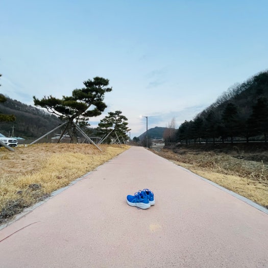아식스 노바블라스트 5 러닝화 블루 일루전 1011B974-403 photo review