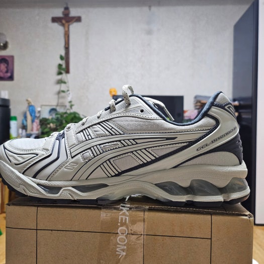 아식스 젤 카야노 14 화이트 세이지 그래파이트 그레이 1203A412-020 photo review