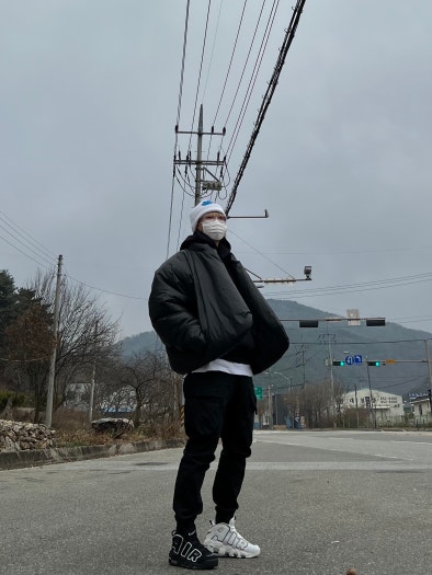 나이키 에어모어 업템포 블랙 화이트 남성용 운동화 414962-002 photo review