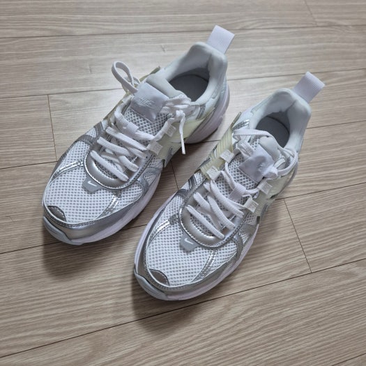 나이키 V2K 런 화이트 메탈릭 실버 런닝화 조깅화 FD0736-104 photo review