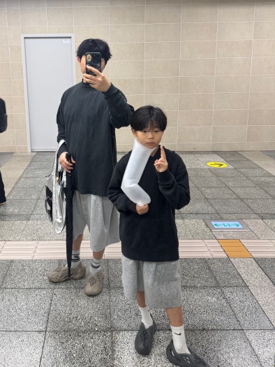 아디다스 오리지널 이지 폼 스톤 세이지 GX4472 photo review
