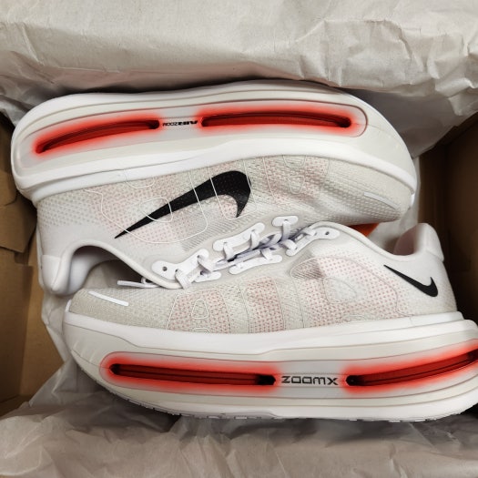 나이키 보메로 프리미엄 화이트 브라이트 크림슨 HQ2050-103 photo review