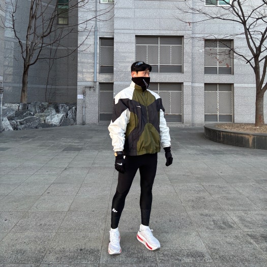 나이키 보메로 프리미엄 화이트 브라이트 크림슨 HQ2050-103 photo review