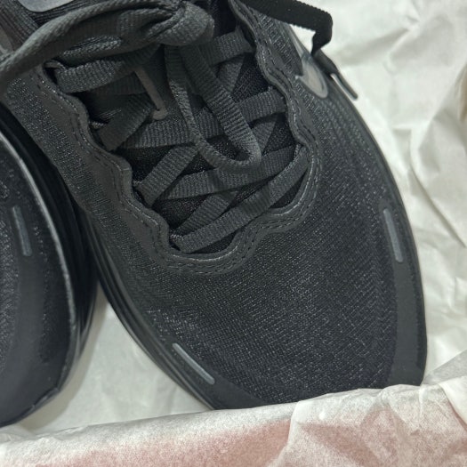 나이키 국내매장판 보메로플러스 블랙 메탈릭 다크 그레이 HV8150-003 photo review