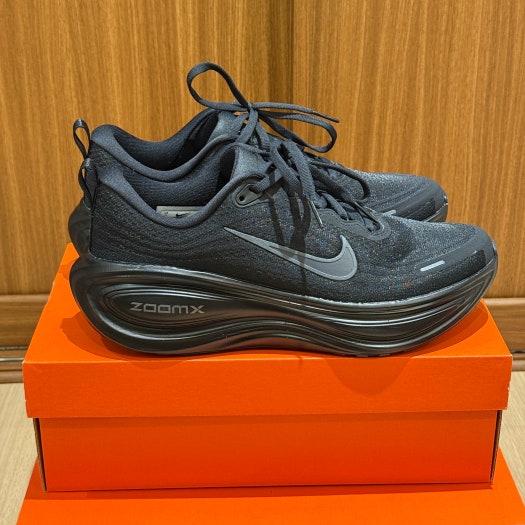 나이키 국내매장판 보메로플러스 블랙 메탈릭 다크 그레이 HV8150-003 photo review