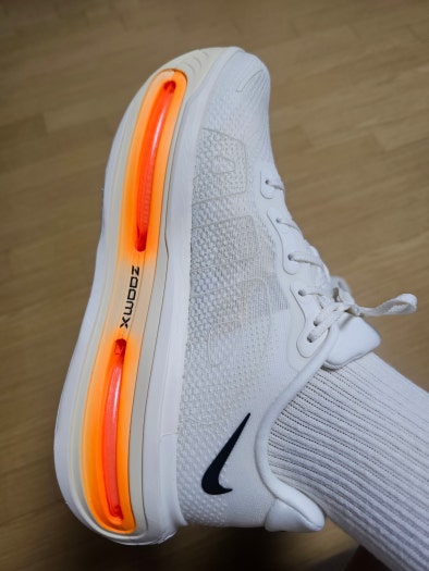 나이키 맨즈 보메로 프리미엄 로드 러닝화 - IQ4035-100 photo review