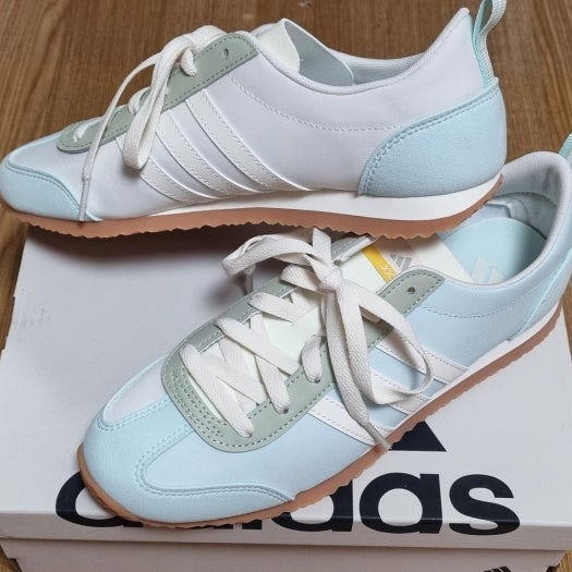 아디다스 VS 조그 2.0 블루 베이지 화이트 스니커즈 JI2434 photo review