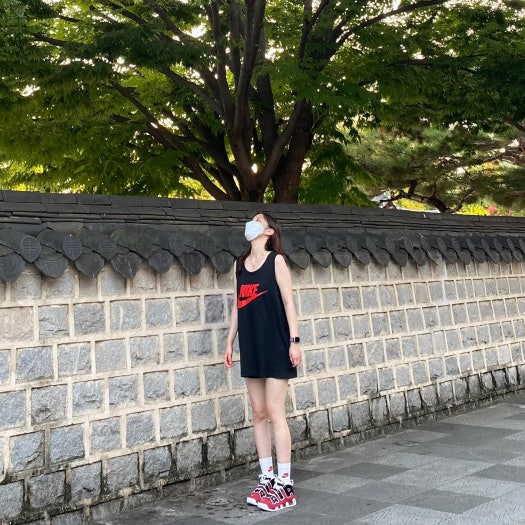 나이키 에어 모어 업템포 블랙 앤 바시티 레드 2021 921948-600 photo review