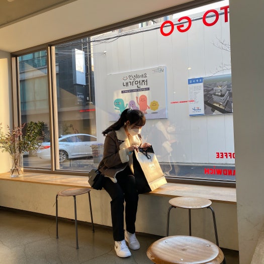 에어 조던 1 로우 SE 우먼스 화이트 메탈릭 골드 CZ4776-100 photo review