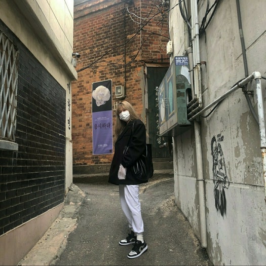 에어 조던 1 로우 SE 우먼스 블랙 화이트 메탈릭 실버 DA5551-001 photo review