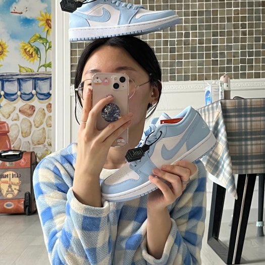 에어 조던 1 로우 우먼스 아이스 블루 DC0774-141 photo review