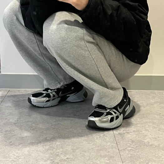 나이키 V2K 런 블랙 다크 스모크 그레이 photo review