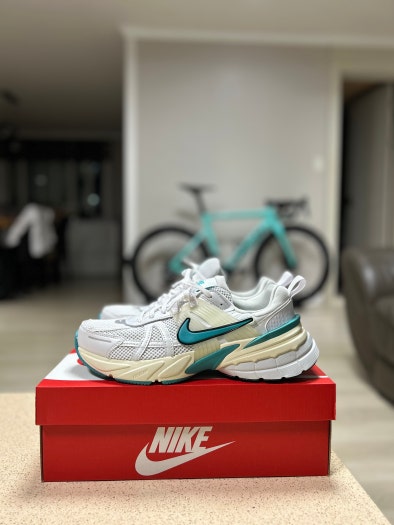 나이키 V2K 런 화이트 코코넛 밀크 photo review