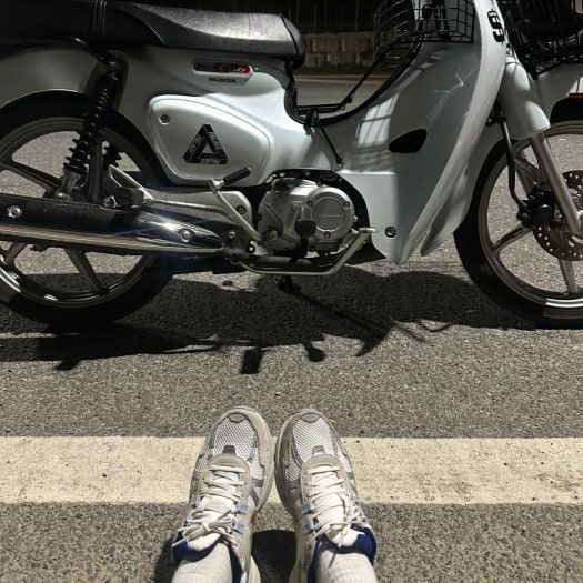 나이키 V2K 런 메탈릭 실버 짐 레드 photo review