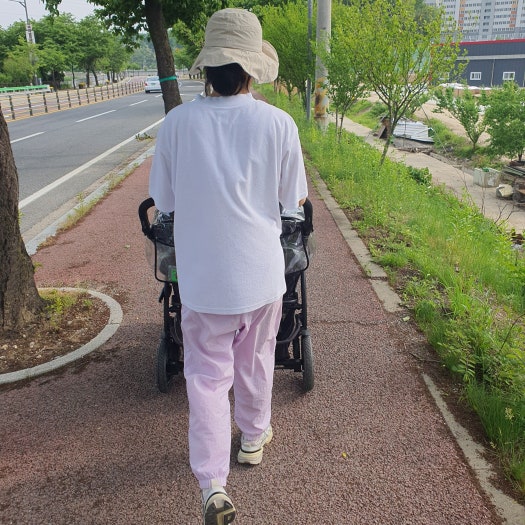 나이키 V2K 런 캐주얼 신발 로우탑 라이트 실버 그레이 라이트 실버 그레이 화이트 골드 아이스 구아바 라이트닝 블루 마운틴 화이트 여성 photo review