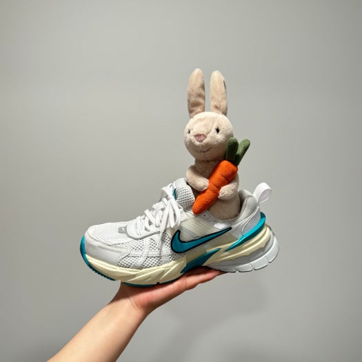 나이키 V2K 런 화이트 코코넛 밀크 photo review