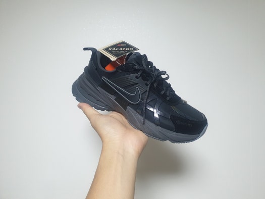 나이키 V2K 런 고어텍스 블랙 아이언 그레이 photo review
