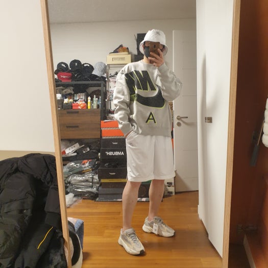 아디다스 이지 부스트 700 V2 크림 GY7924 photo review