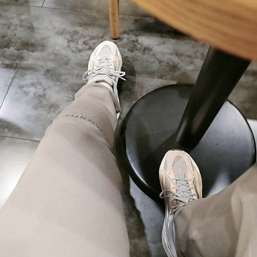 아디다스 이지 부스트 700 V2 크림 GY7924 photo review