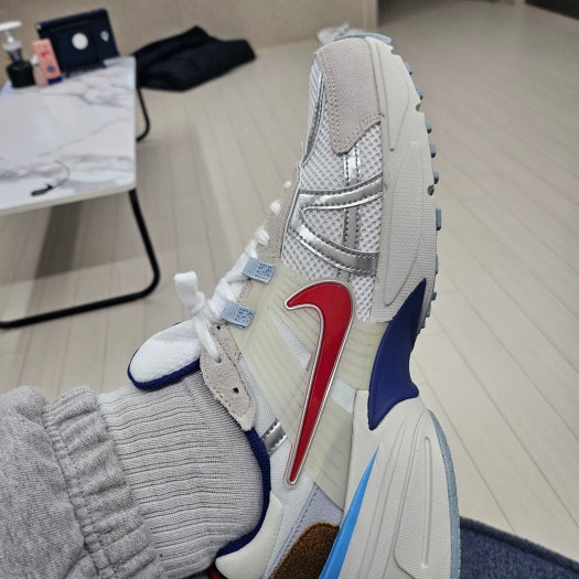 나이키 V2K 런 메탈릭 실버 짐 레드 photo review