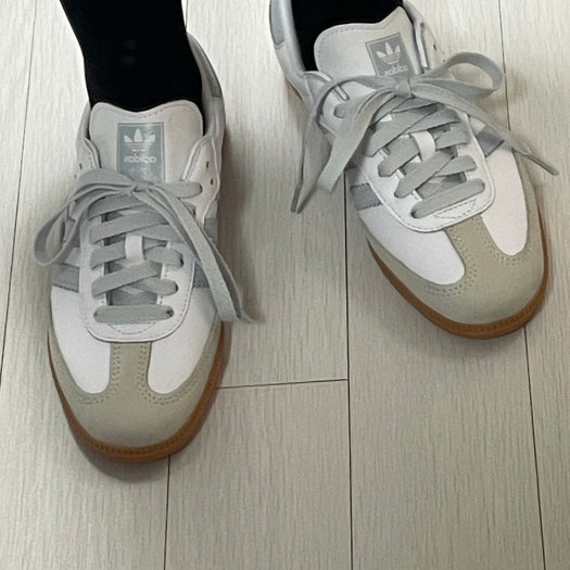 아디다스 레트로 스타일 IE0877 오리지널 삼바 OG '화이트 헤일로 블루 검' photo review