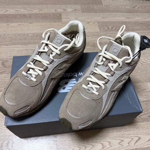 【인기 신상】뉴발란스 204L 스웨이드 머쉬룸 애리드 스톤 photo review