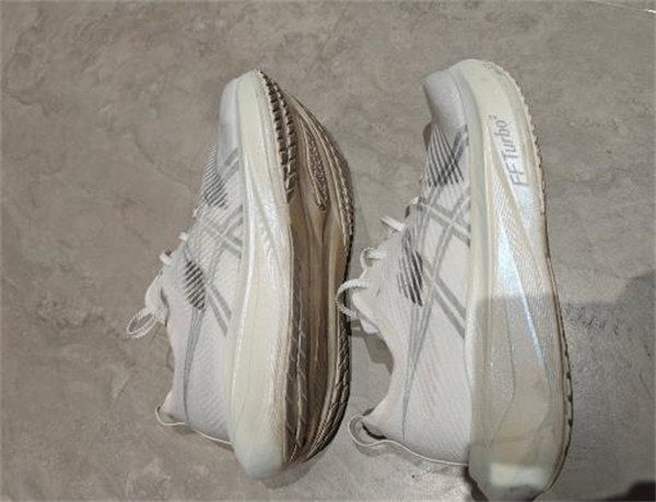 아식스 메가블라스트 화이트 피드몬트 그레이 1013A170-100 photo review