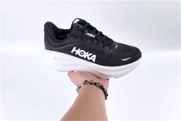 호카 본디 9 블랙 화이트 1162013-BWHT photo review