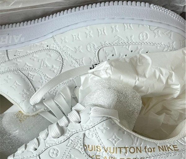 루이비통 x 나이키 에어포스 1 로우 '화이트' 1A9V87 photo review