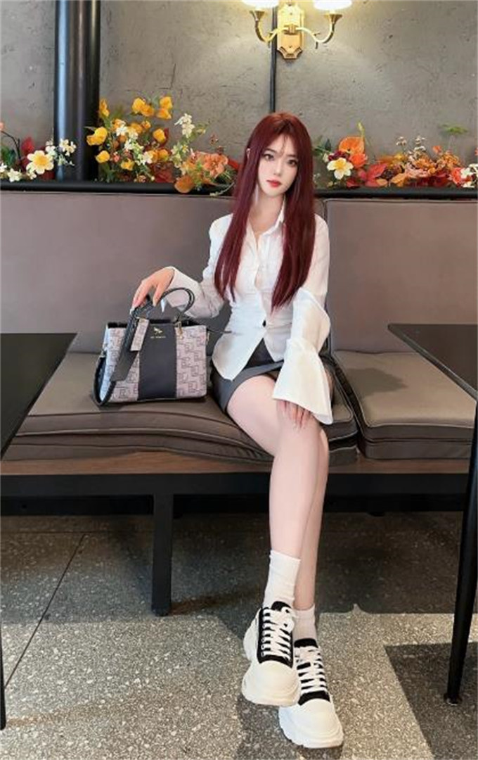 알렉산더맥퀸 트레드 슬릭 스니커즈 611705W4MV21070 photo review