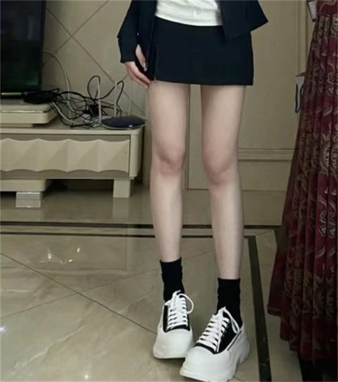 알렉산더맥퀸 트레드 슬릭 스니커즈 611705W4MV21070 photo review