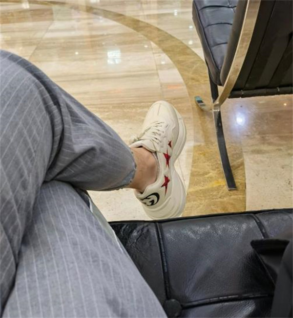 구찌 라이톤 520 (Gucci Rhyton 520) 664961-2SHC0-9560 photo review