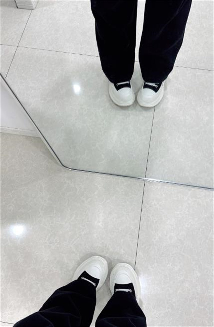 알렉산더 맥퀸 트레드 슬릭 부츠 블랙 화이트 705659W4MV21070 photo review