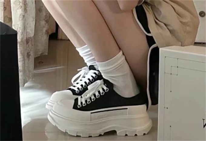 알렉산더 맥퀸 트레드 슬릭 부츠 블랙 화이트 705659W4MV21070 photo review