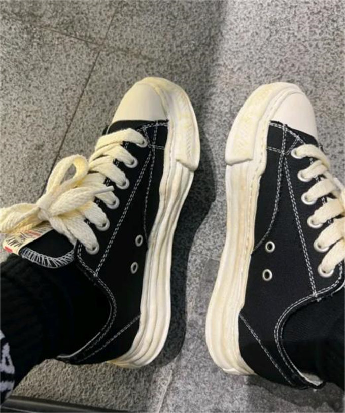 메종 미하라 야스히로 피터슨 OG 솔 오버다이드 캔버스 로우탑 스니커즈 블랙 A07FW718-BLACK photo review