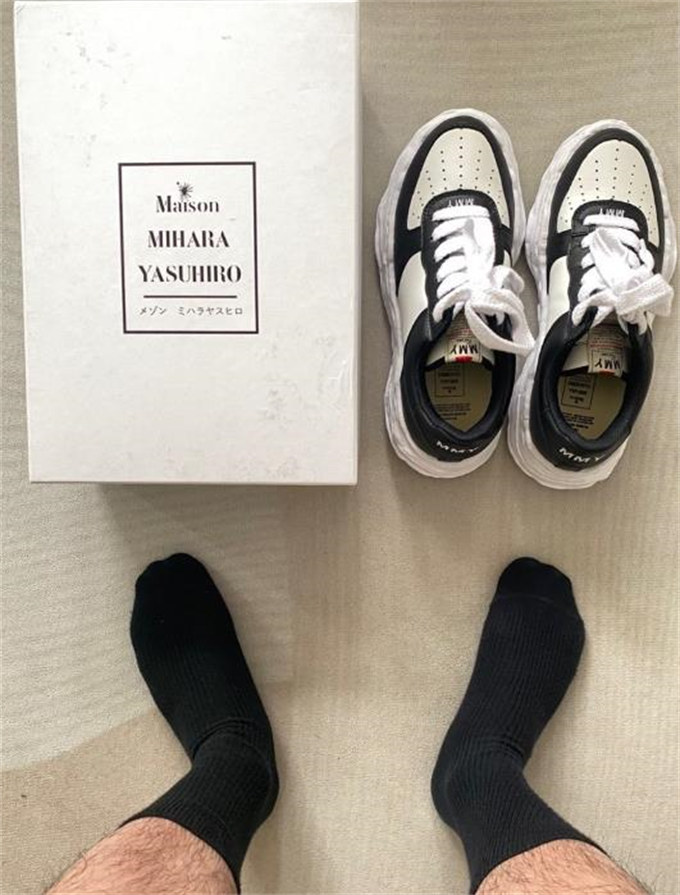 메종 미하라 야스히로 웨인 OG 솔 레더 로우탑 스니커즈 블랙 화이트 A08FW706-BLKWHT photo review
