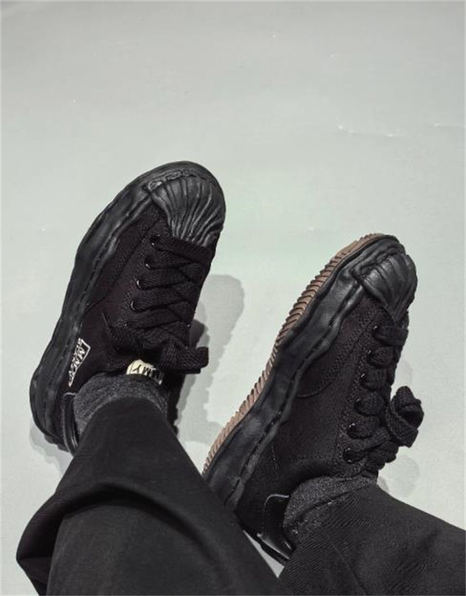 메종 미하라 야스히로 블레이키 OG 솔 캔버스 로우탑 스니커즈 블랙 블랙 A08FW735-BLKBLK photo review