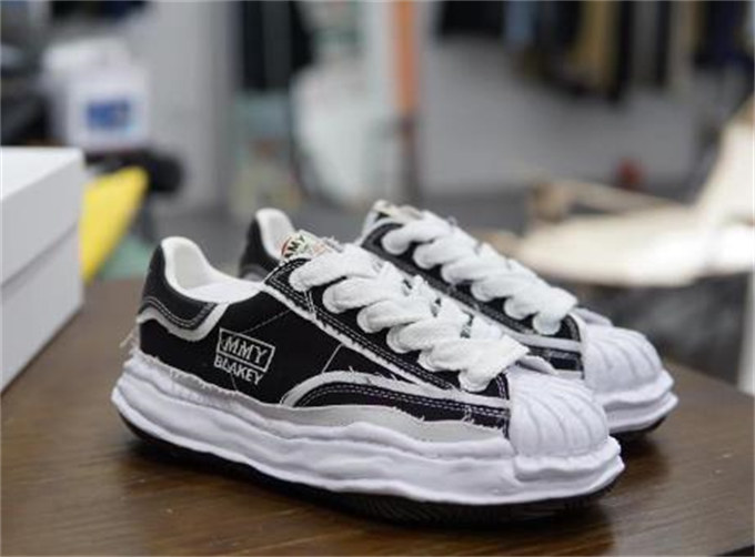 메종 미하라 야스히로 블레이키 OG 솔 OH 캔버스 로우탑 스니커즈 블랙 A09FW717-BLACK photo review