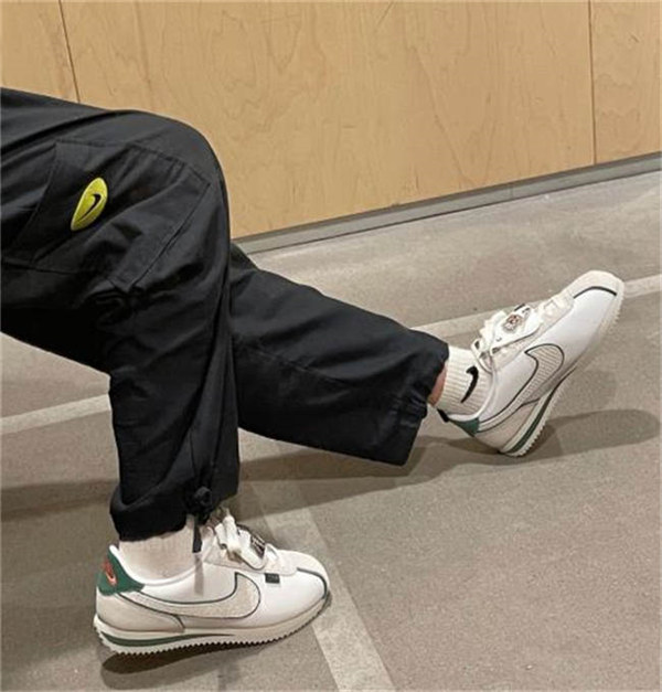나이키 코르테즈 올 페탈 유나이티드 화이트 퍼 FQ0259-110 photo review