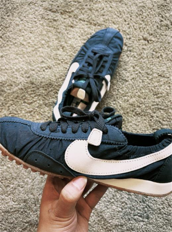 [LISA 최애 아이템] Nike Moon Shoe x Jacquemus 부드러운 착화감 로우탑 데일리 스니커즈 남녀공용 / 블랙 컬러 H688-1 (HV8547-001) photo review