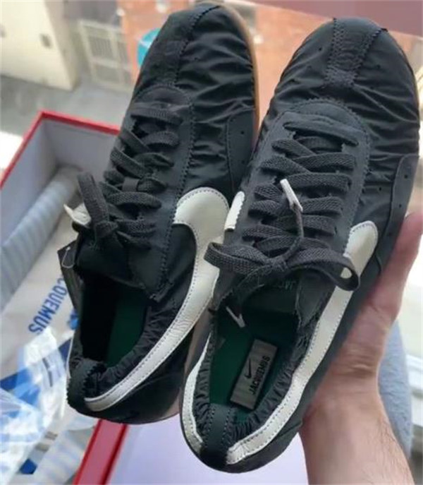 [LISA 최애 아이템] Nike Moon Shoe x Jacquemus 부드러운 착화감 로우탑 데일리 스니커즈 남녀공용 / 블랙 컬러 H688-1 (HV8547-001) photo review