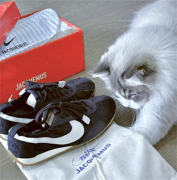 [LISA 최애 아이템] Nike Moon Shoe x Jacquemus 부드러운 착화감 로우탑 데일리 스니커즈 남녀공용 / 블랙 컬러 H688-1 (HV8547-001) photo review
