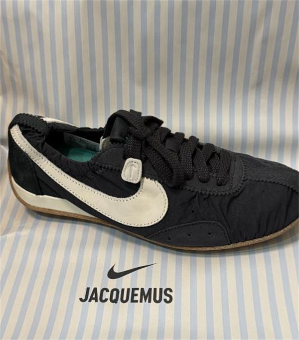 [LISA 최애 아이템] Nike Moon Shoe x Jacquemus 부드러운 착화감 로우탑 데일리 스니커즈 남녀공용 / 블랙 컬러 H688-1 (HV8547-001) photo review