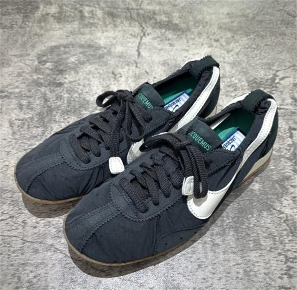 [LISA 최애 아이템] Nike Moon Shoe x Jacquemus 부드러운 착화감 로우탑 데일리 스니커즈 남녀공용 / 블랙 컬러 H688-1 (HV8547-001) photo review