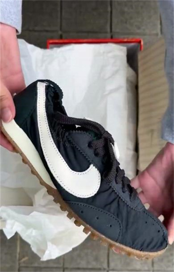 [LISA 최애 아이템] Nike Moon Shoe x Jacquemus 부드러운 착화감 로우탑 데일리 스니커즈 남녀공용 / 블랙 컬러 H688-1 (HV8547-001) photo review