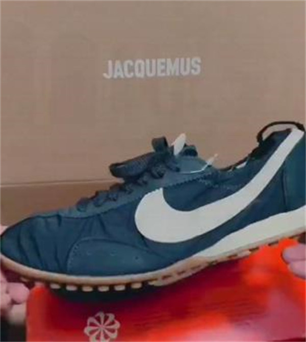 [LISA 최애 아이템] Nike Moon Shoe x Jacquemus 부드러운 착화감 로우탑 데일리 스니커즈 남녀공용 / 블랙 컬러 H688-1 (HV8547-001) photo review