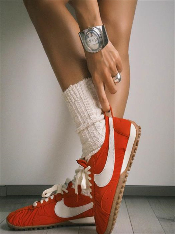 Nike Moon Shoe x Jacquemus 부드러운 착화감 로우탑 데일리 스니커즈 남녀공용 / 레드 컬러 H688-2 (HV8547-600) photo review