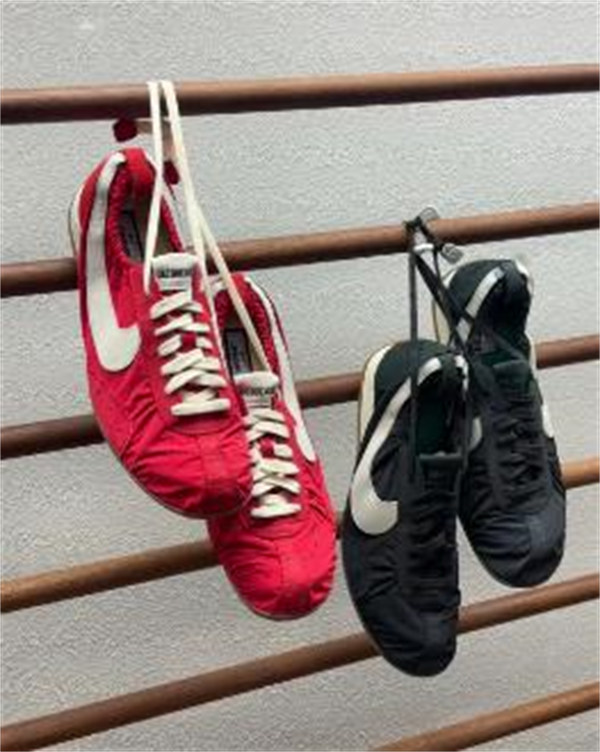 Nike Moon Shoe x Jacquemus 부드러운 착화감 로우탑 데일리 스니커즈 남녀공용 / 레드 컬러 H688-2 (HV8547-600) photo review