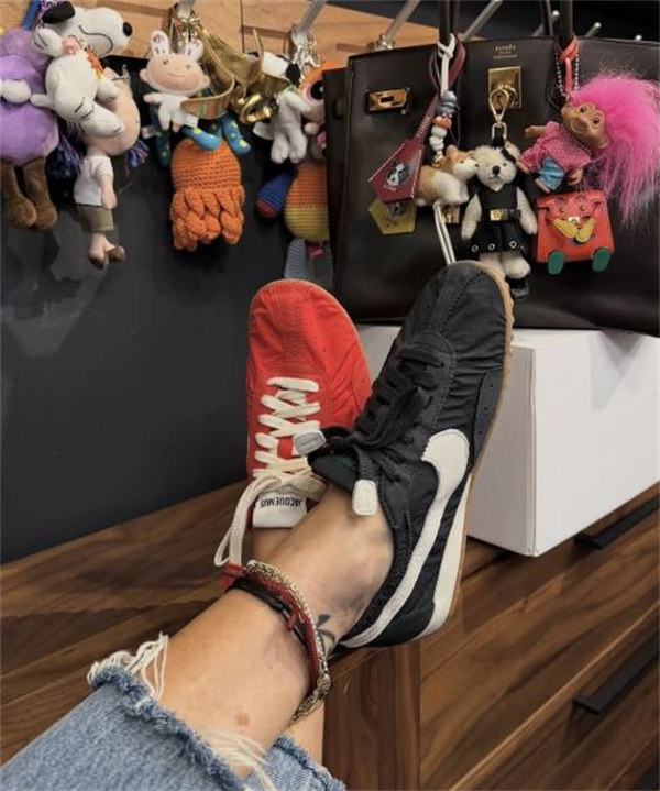 Nike Moon Shoe x Jacquemus 부드러운 착화감 로우탑 데일리 스니커즈 남녀공용 / 레드 컬러 H688-2 (HV8547-600) photo review